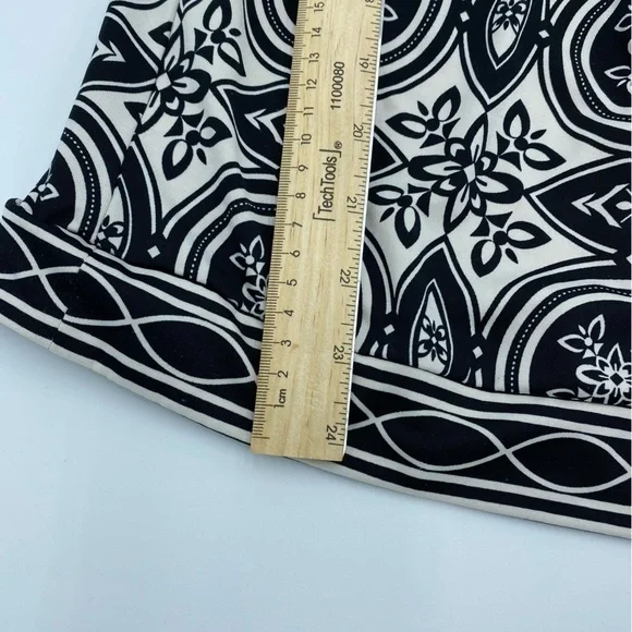 Yvos Black and White Graphic Print with Bell Sleeves- Large - Picture 5 of 7